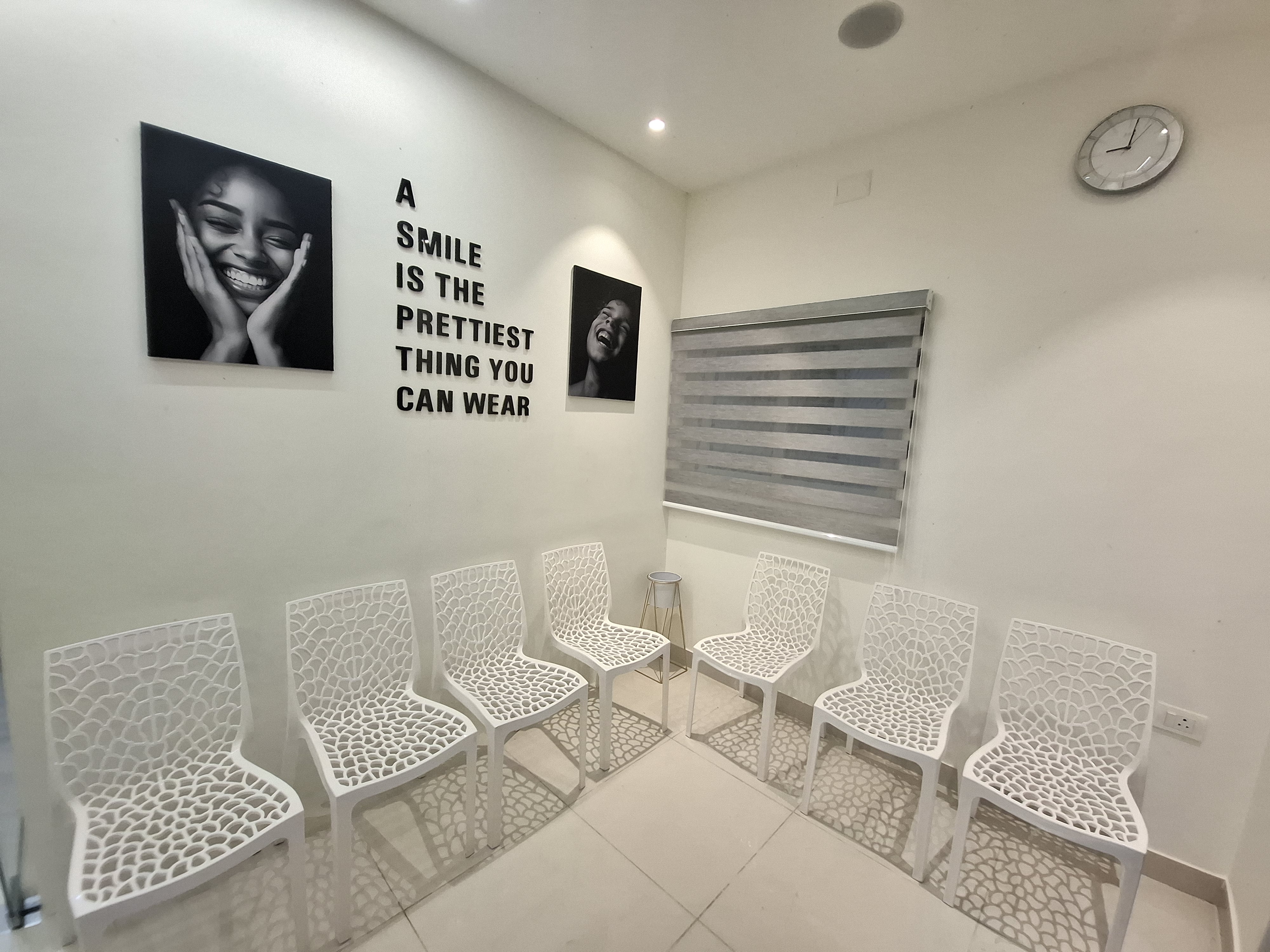 Gold's Dental Clinic waiting area